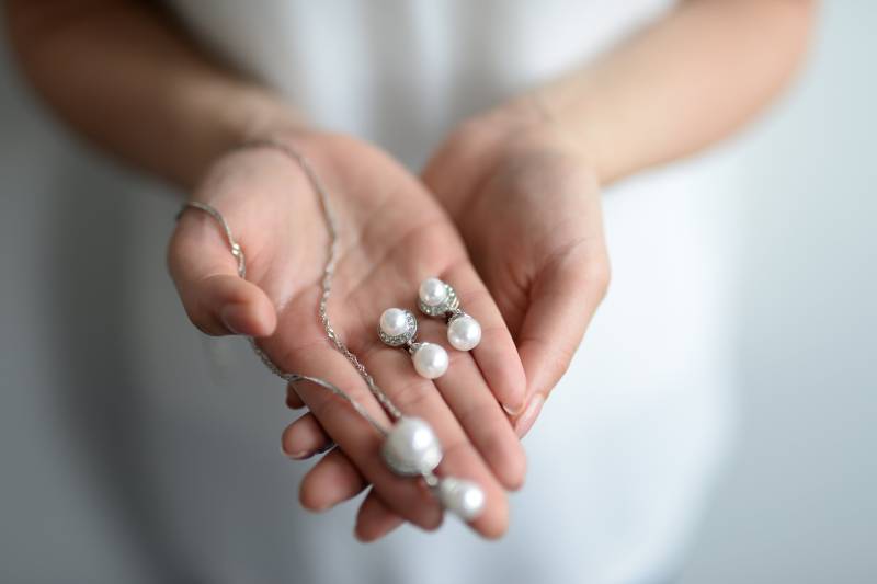 Perlenschmuck Set - Kette Und Ohrringe Mit Silberne Verzierung Verbundenheit von StellaKobenhavnShop