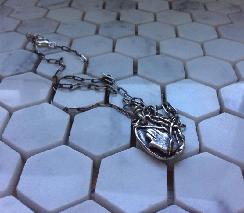 Verwitterte Hamsa Oxidierte Amulettkette Verwitterte Hamsa Oxidierte Amulettkette von StellaMargaritis