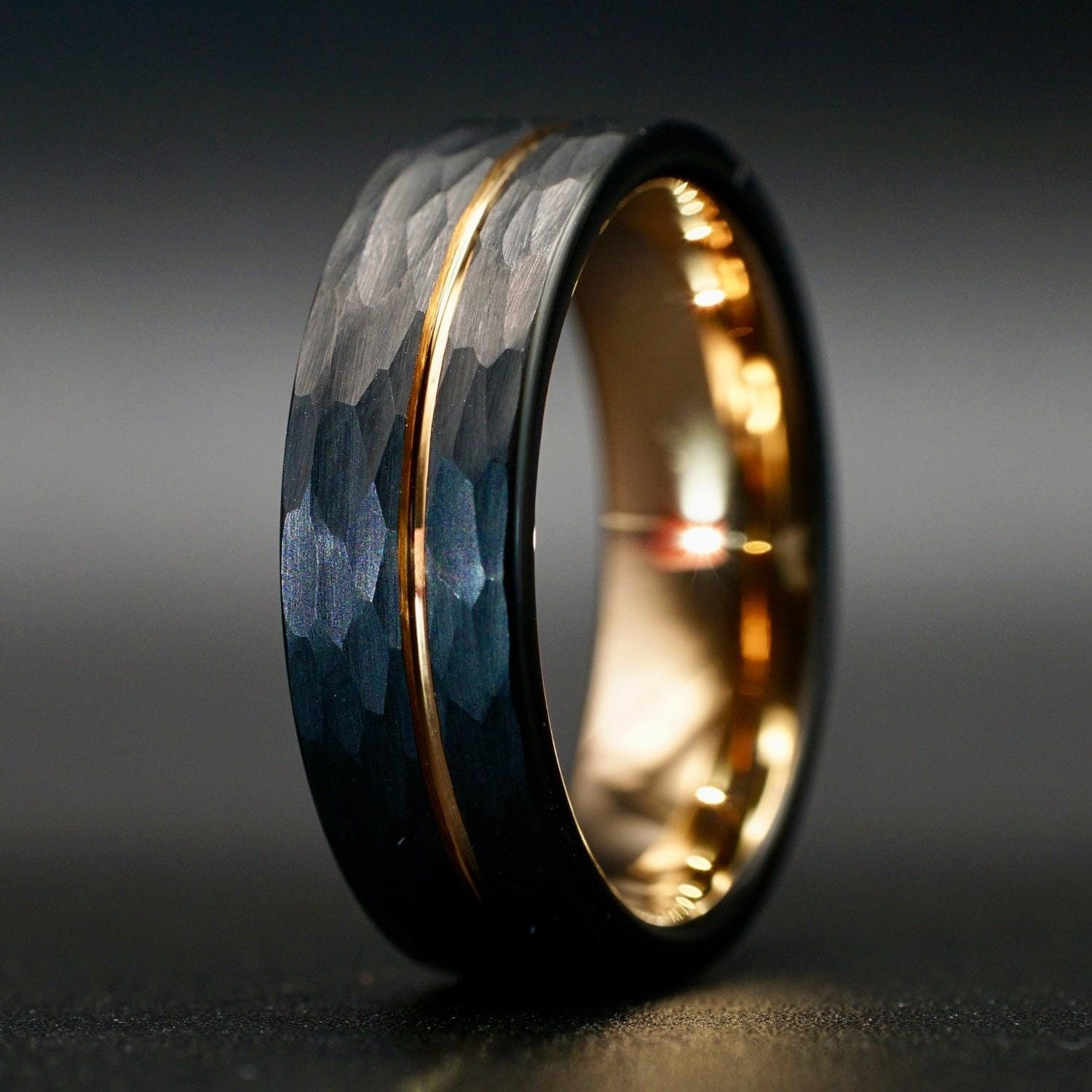 Schwarzer Gehämmerter Ring Mit Roségold 8mm, Verlobungsring, Eheringe, Trauringe, Ring, Herrenring, Damenring, Partnerring, Gravur von StellarForgeRings
