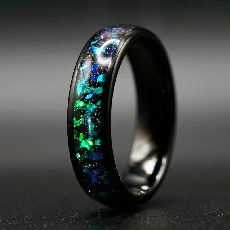 Schwarzer Ring Mit Blau-Grüner Opal-Einlage Aus Wolframcarbid 4 Mm/6 - Herrenring, Damenring, Verlobungsring, Trauring, Gravur von StellarForgeRings