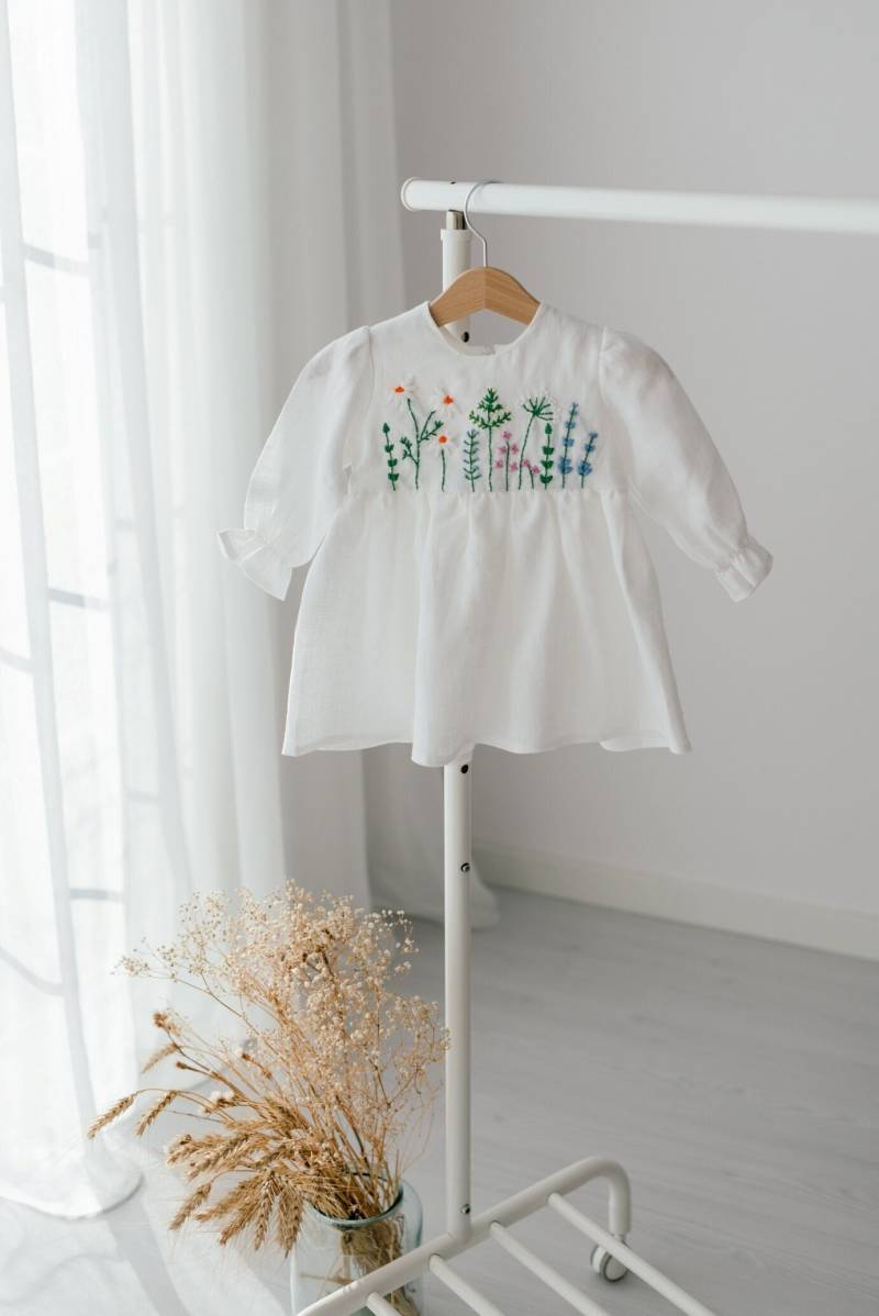 Weiß Gesticktes Kleid Mit Blumenmuster Für Mädchen 3M-8Y, Baby Blumenmädchen Kleid, Kuchen Smash Erster Geburtstag Leinenkleid Spitze von StellarKidsHandmade