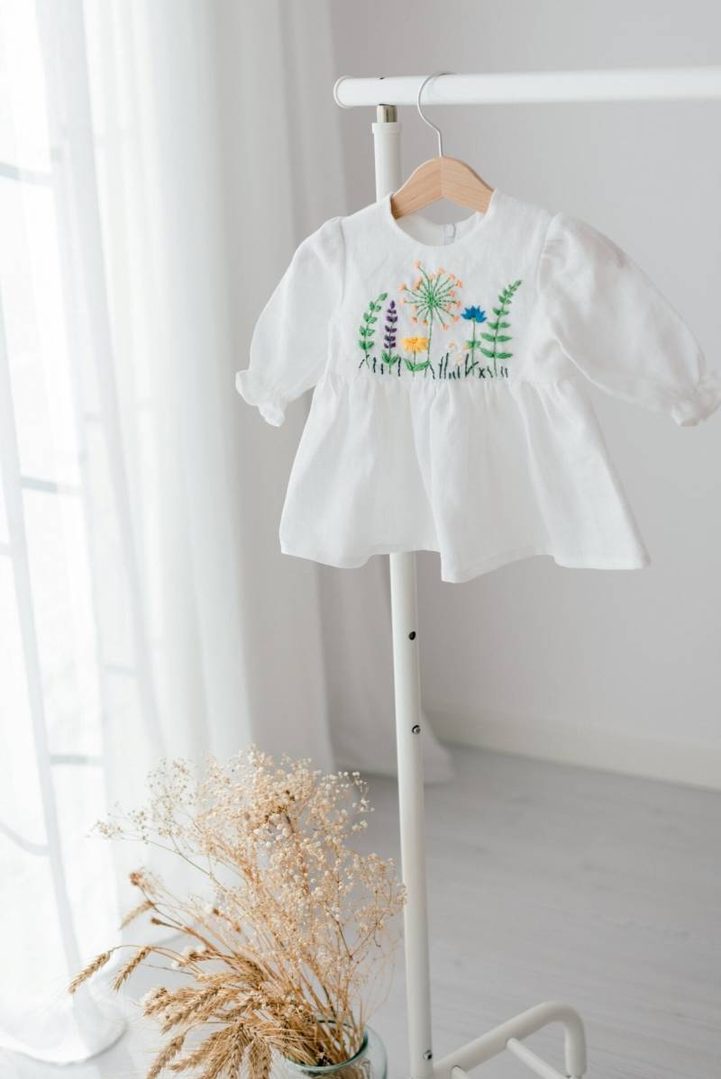 Weiß Gesticktes Kleid Mit Blumenmuster Für Mädchen 3M-8Y, Baby Blumenmädchen Kleid, Kuchen Smash Erster Geburtstag Leinenkleid Spitze von StellarKidsHandmade