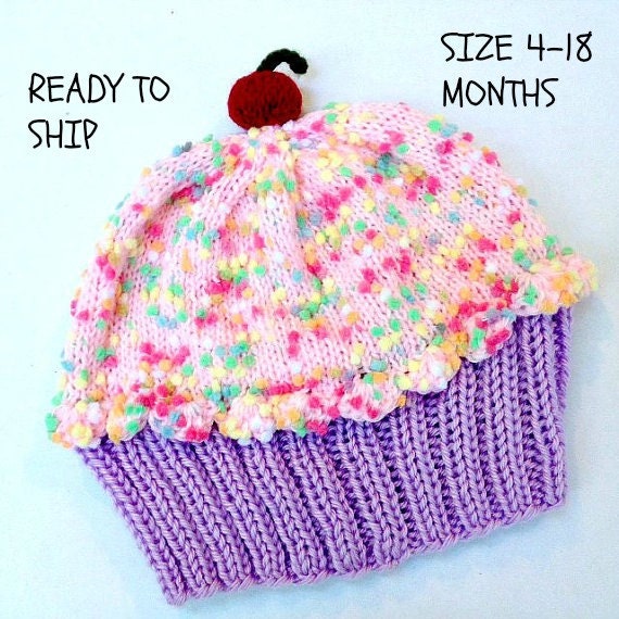 Cupcake Hut Mit Kirsche Lavendel Lila Trauben Zuckerguss Cotton Candy Pink Und Streusel Baby Kleinkind 4-18 Monate Versandfertig von StellasKnits