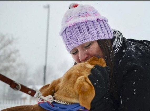 Erwachsene Größe Cupcake Hut - Hand Stricken Handgefertigt Wählen Sie Ihre Farben Für Glasur Und Kuchen von StellasKnits