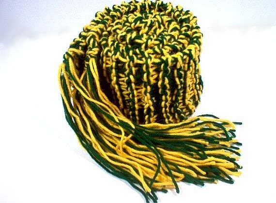 Handgestrickter College Schal Grün Und Gold Team Waldgrün Hellgold von StellasKnits