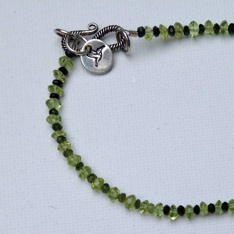 Grün Auf Grün Turmalin Und Peridot Halskette von StephMurrayJohnson