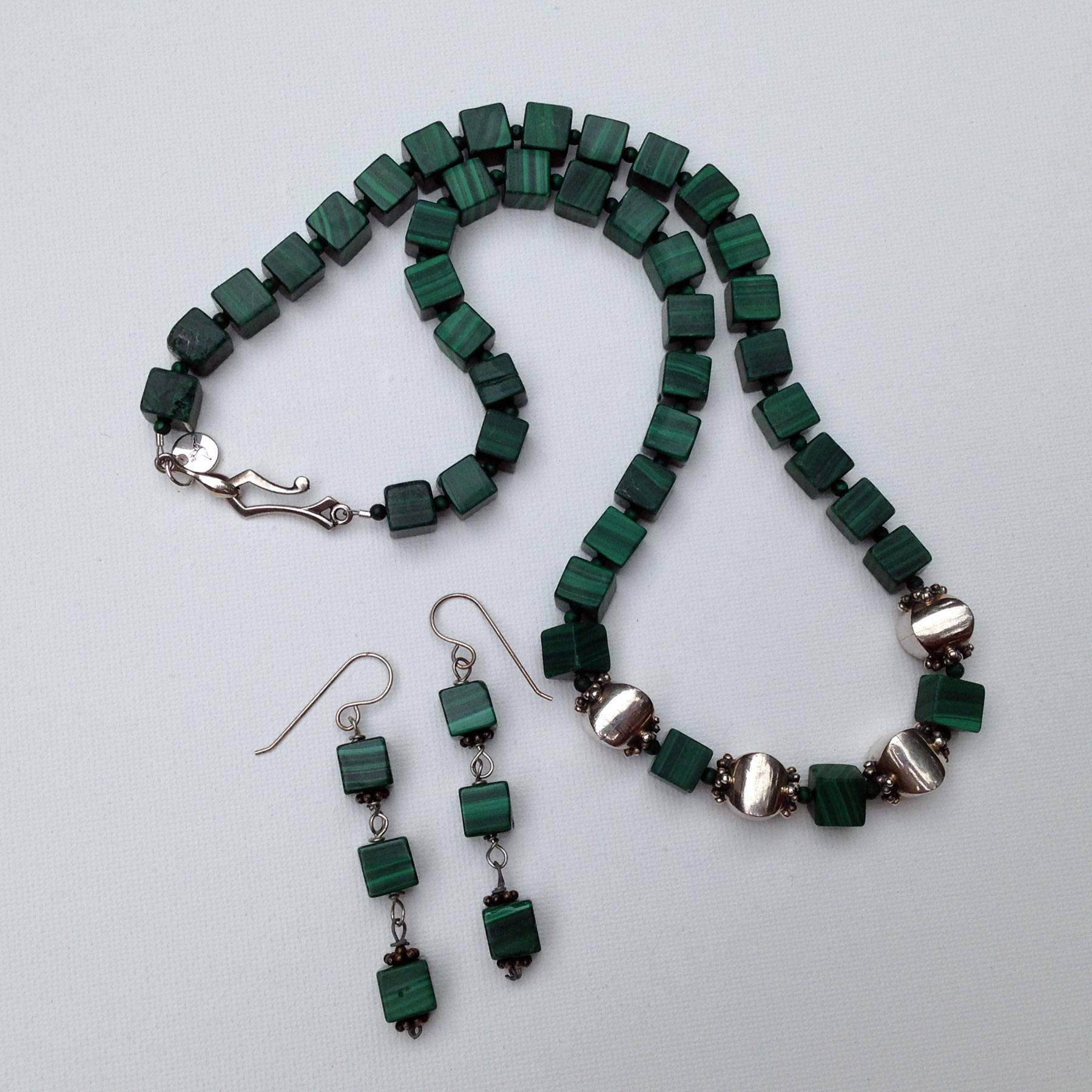 Grüne Geometrie Malachit Halskette Und Ohrringe Set von StephMurrayJohnson