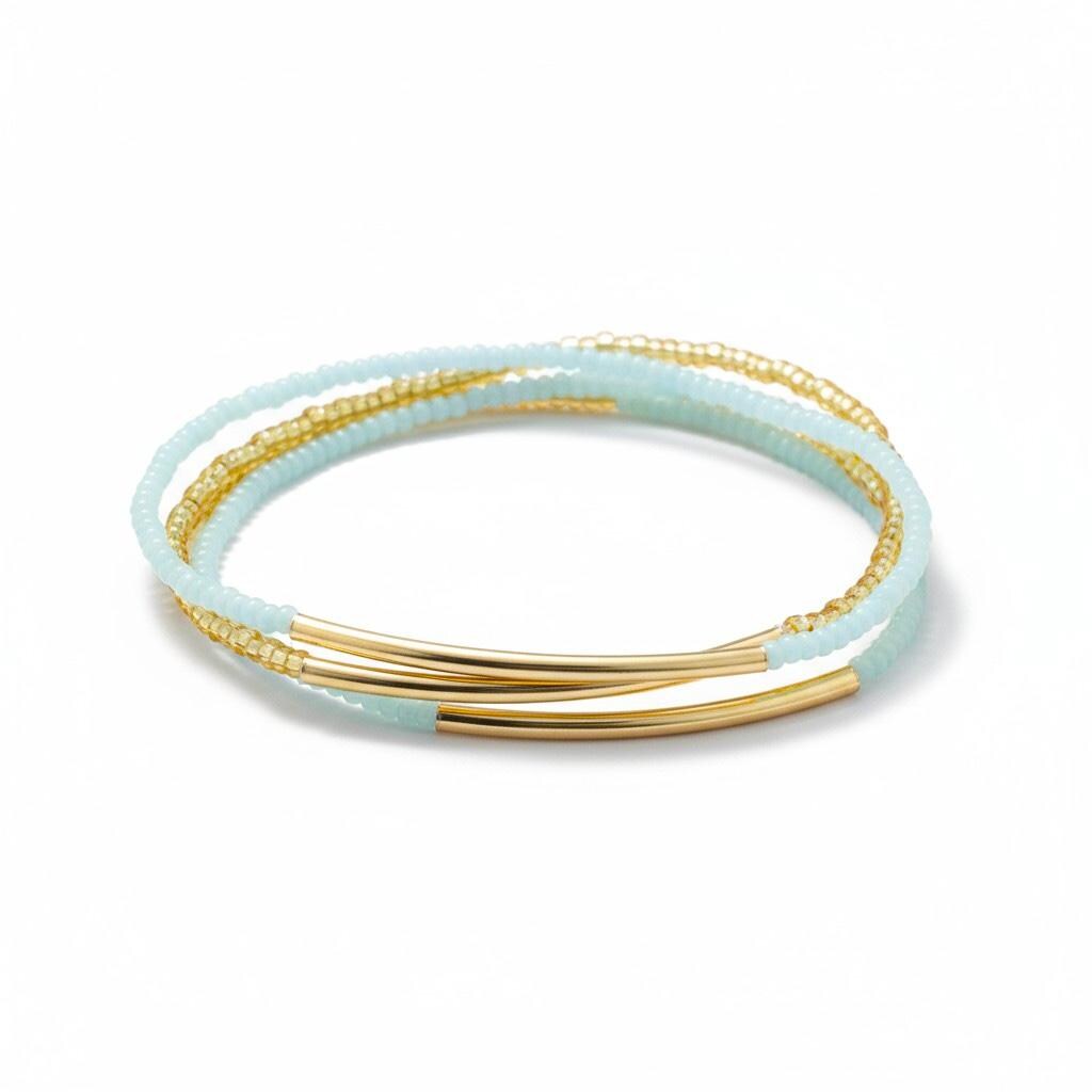 Gold Bar Armbänder, Pastell Blau Zierlich, Eisiger Minz Schmuck, Perlen Und Elastisch - Boho Schmuck von StephanieMartinCo
