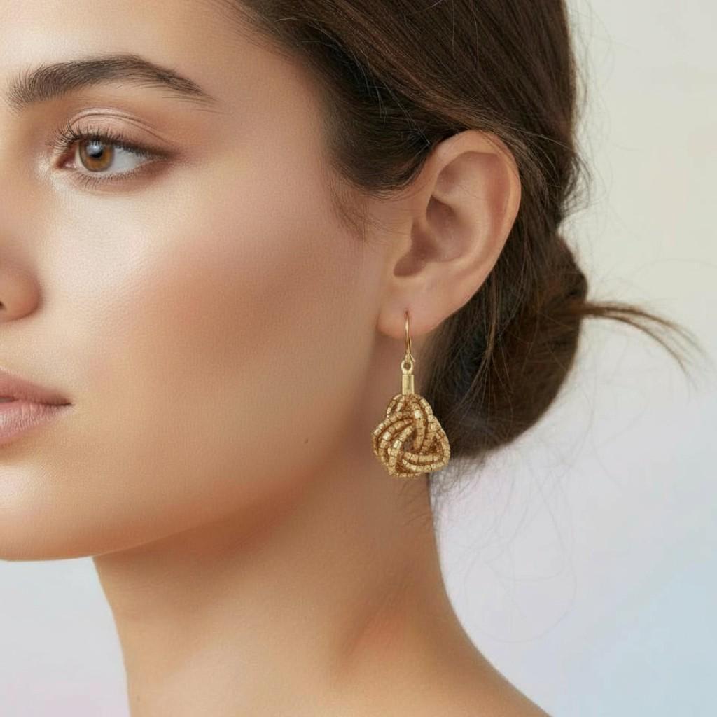 Licht Gold Perlen Ohrringen, Gold Knoten, Elegante Ohrringe, Perlen Ohrring, Brauts Schmuck, Herbst Schmuck, Deko Schmuck von StephanieMartinCo