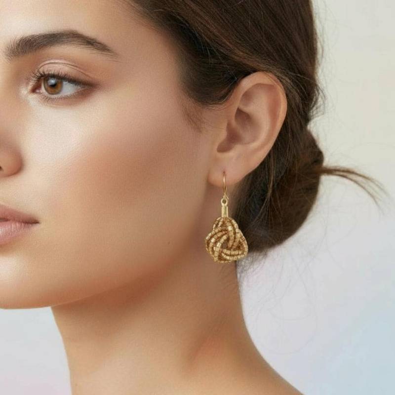 Licht Gold Perlen Ohrringen, Gold Knoten, Elegante Ohrringe, Perlen Ohrring, Brauts Schmuck, Herbst Schmuck, Deko Schmuck von StephanieMartinCo