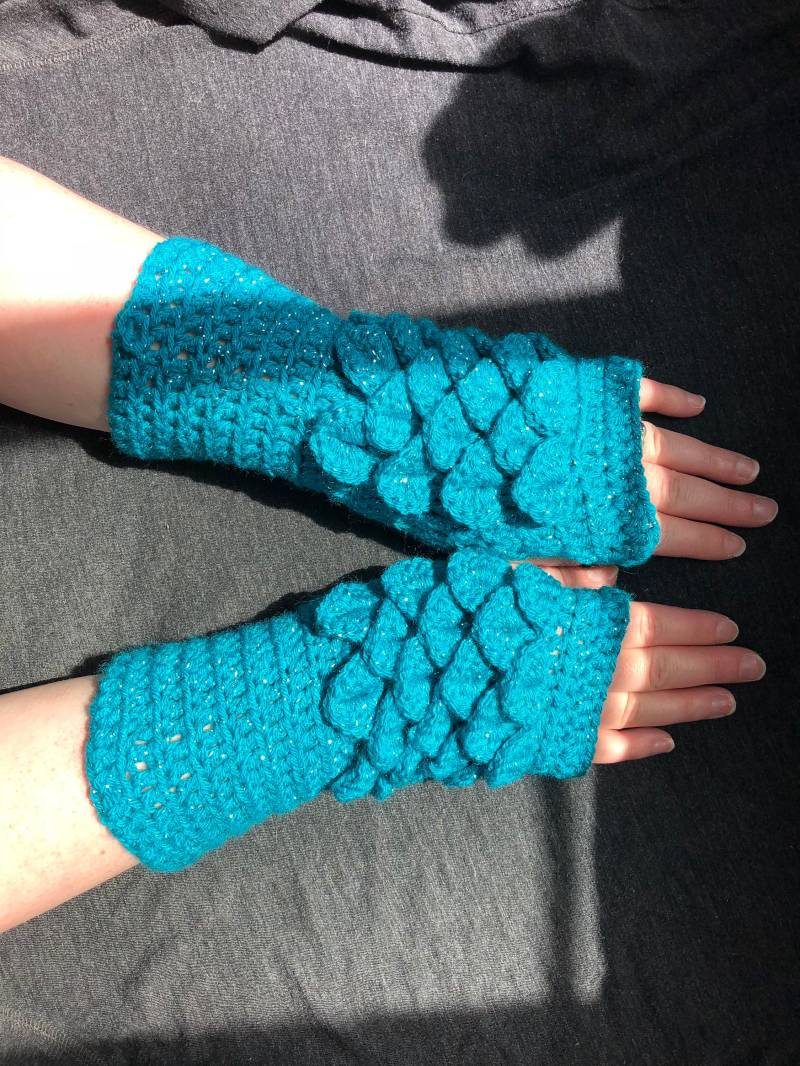 Eiszapfen Drachenschuppen Handschuhe Eiszapfen Drachenschuppen Handschuhe von StephsGnarlyKnits