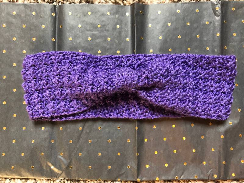 Schönes Lavendel Stirnband von StephsGnarlyKnits