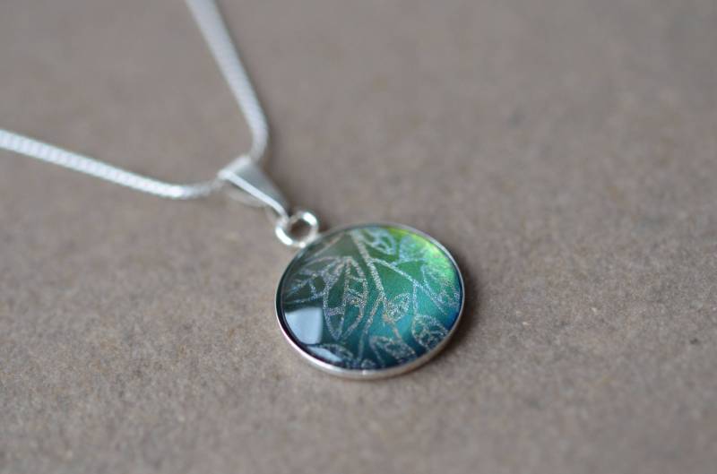 925 Ag925 Sterling Silber Baum Ast Kette Anhänger Mit Grün Sterlingsilber Blatt von SterlingChameleon