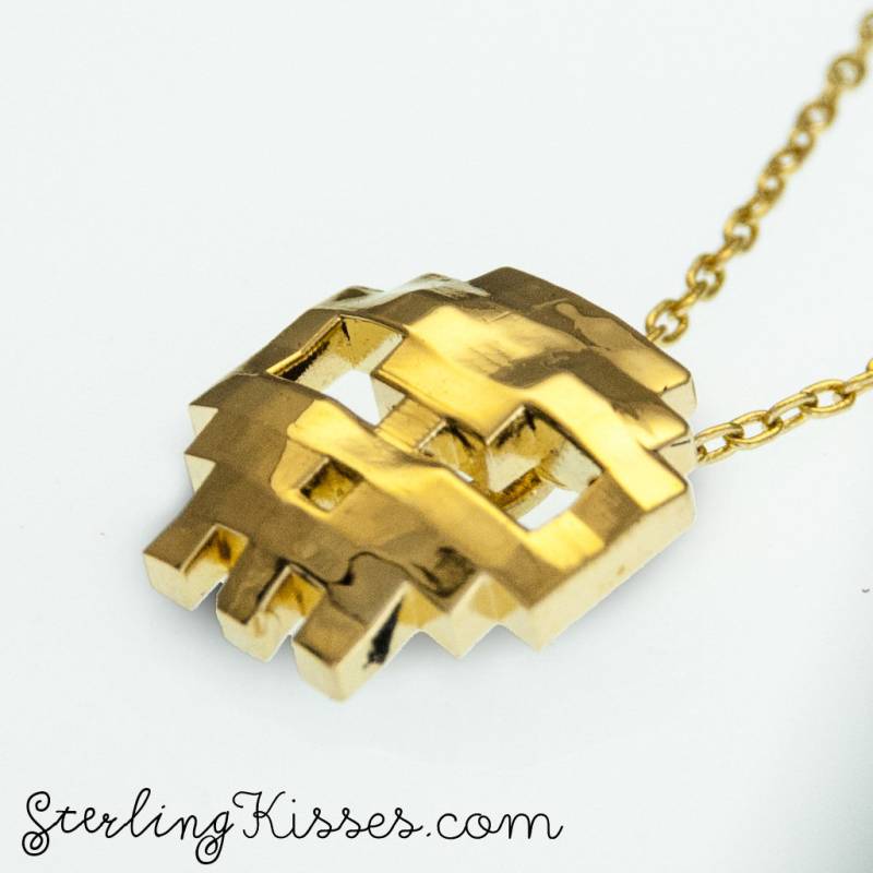 Messing Videospiel Schädel Anhänger, 8-Bit Pixel Halskette von SterlingKisses