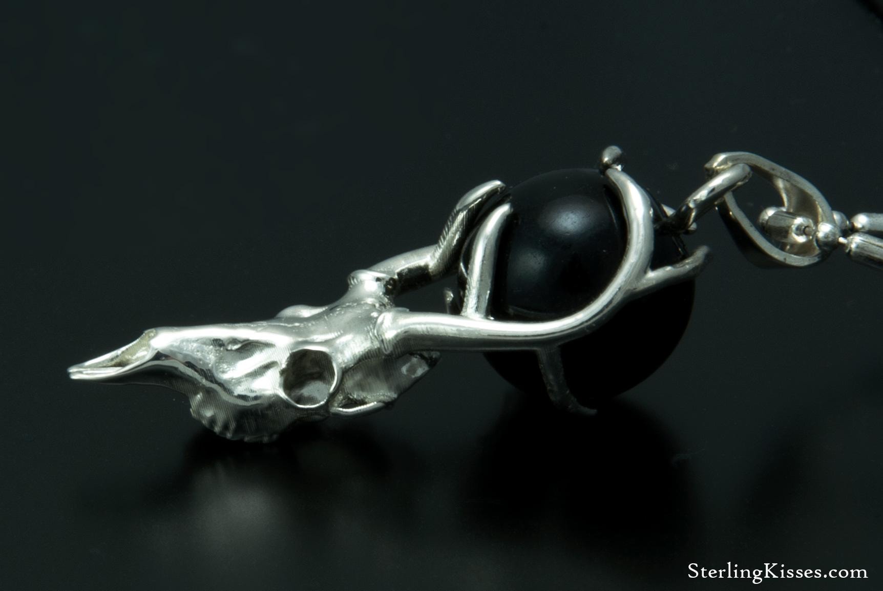 sterling Silber Deer Skull Anhänger Mit Schwarzer Glasperle - Natur Inspirierter Gothic Schmuck sterling Silber Deer Skull Anhänger Mit Schwarzer Glasperle - Natur Inspirierter Gothic Schmuck von SterlingKisses