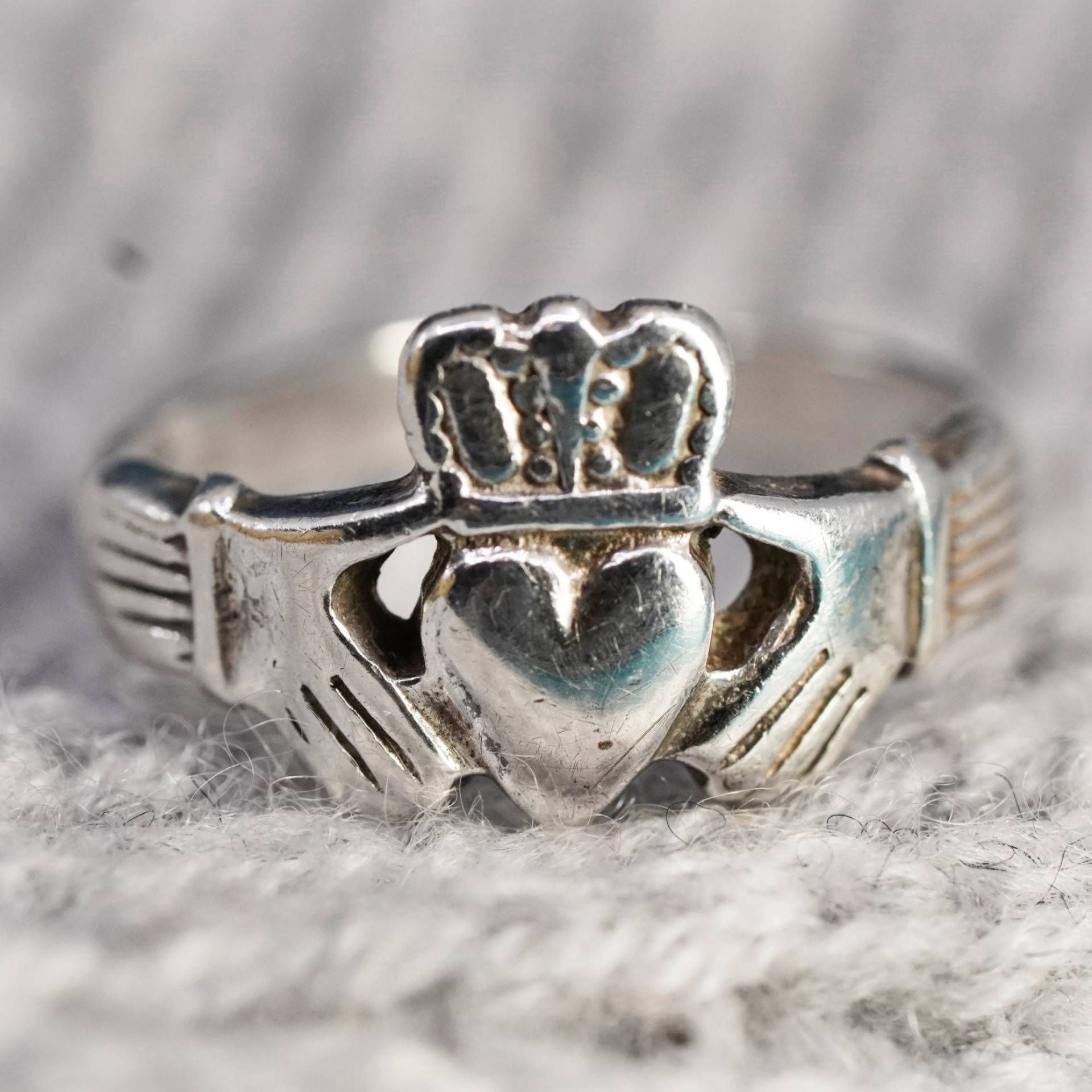 Größe 4.25, Vintage Sterling Silber Claddagh Ring, Herz Haltend 925 Band, Gestempelt von SterlingLoverShop