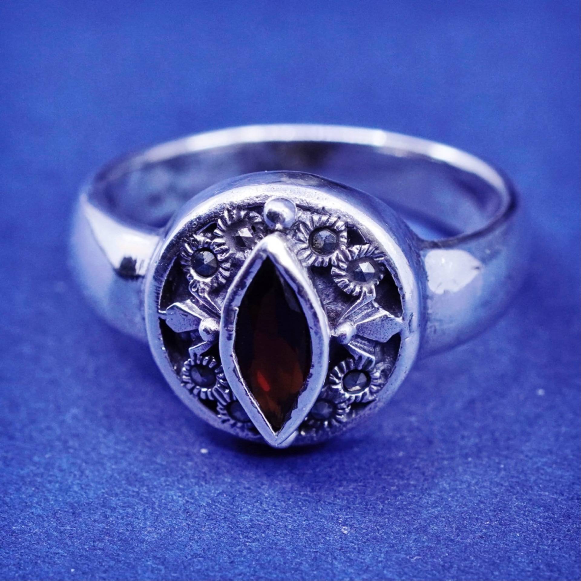 Größe 7.75, Vintage Sterling 925 Silber Handgemachter Ring Mit Rubin Und Markasite Um, Gestempelt von SterlingLoverShop