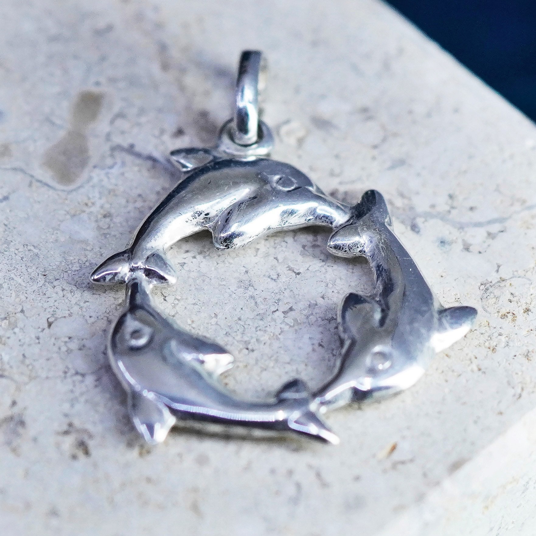 Vintage Sterling Silber Handarbeit Kreis Delfin Anhänger, 925 Charm, Gestempelt 925, Ozean Liebhaber von SterlingLoverShop
