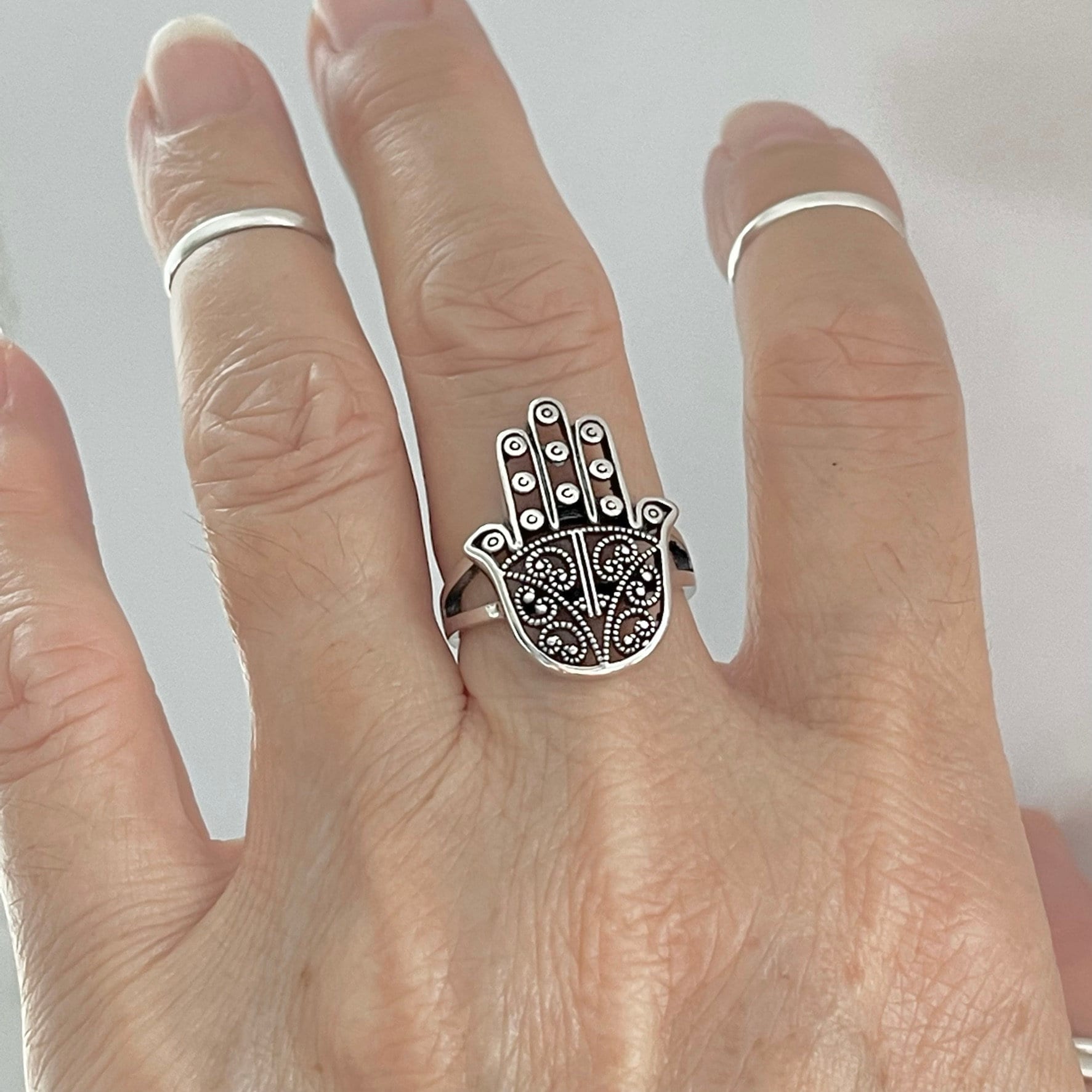 Sterling Silber Großer Hamsa Ring, Blumen Statement Hand Religiöser Ring von Sterlingsilverjewls