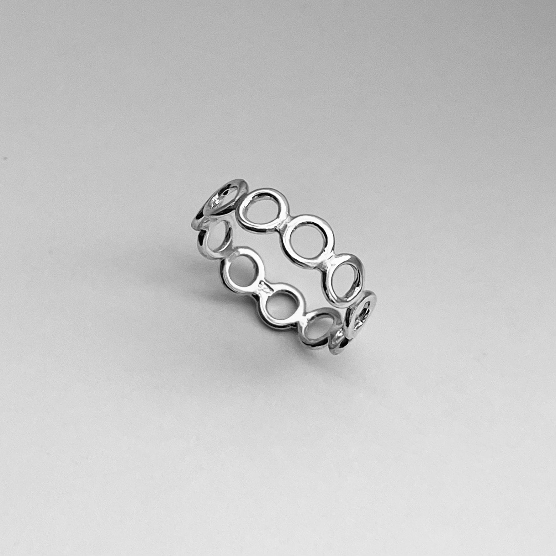 sterling Silber Kleine Eternity Offener Kreis Ring, Band, Boho Silberring, Ehering. Geformter Ring von Sterlingsilverjewls