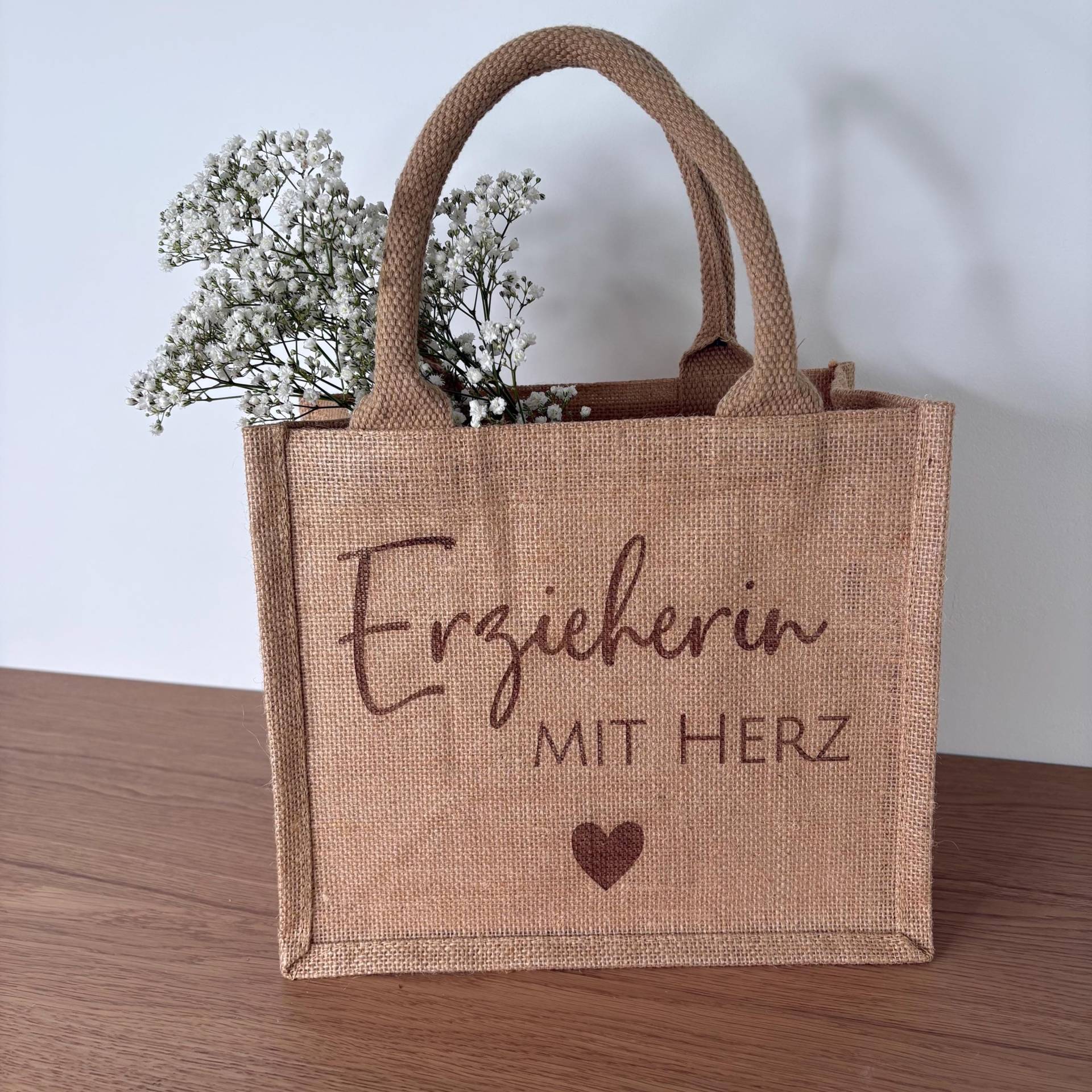 Jutetasche Erzieherin Mit Herz | Erzieher Geschenktasche Jute Kindergarten Kleinigkeit Tasche Geschenkidee Jutetasche Erzieherin Mit Herz | Erzieher Geschenktasche Jute Kindergarten Kleinigkeit Tasche Geschenkidee von Sternelinchen