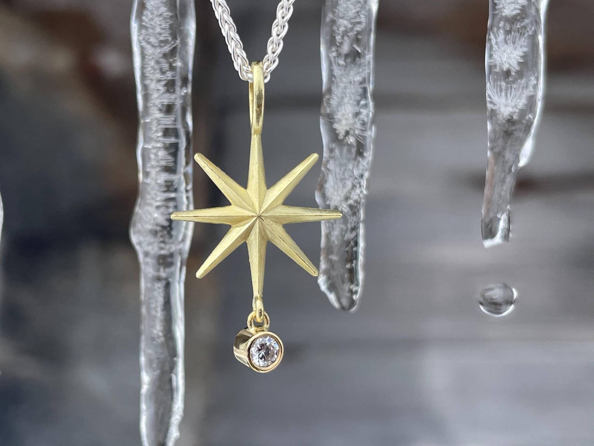 750Er Gelbgold Anhänger "Sternenstaub" Mit Lupenreinem Brillant - Kleine Sternschnuppe Aus 18 Karat Gold, Kompassstern von SternenstaubAtelier