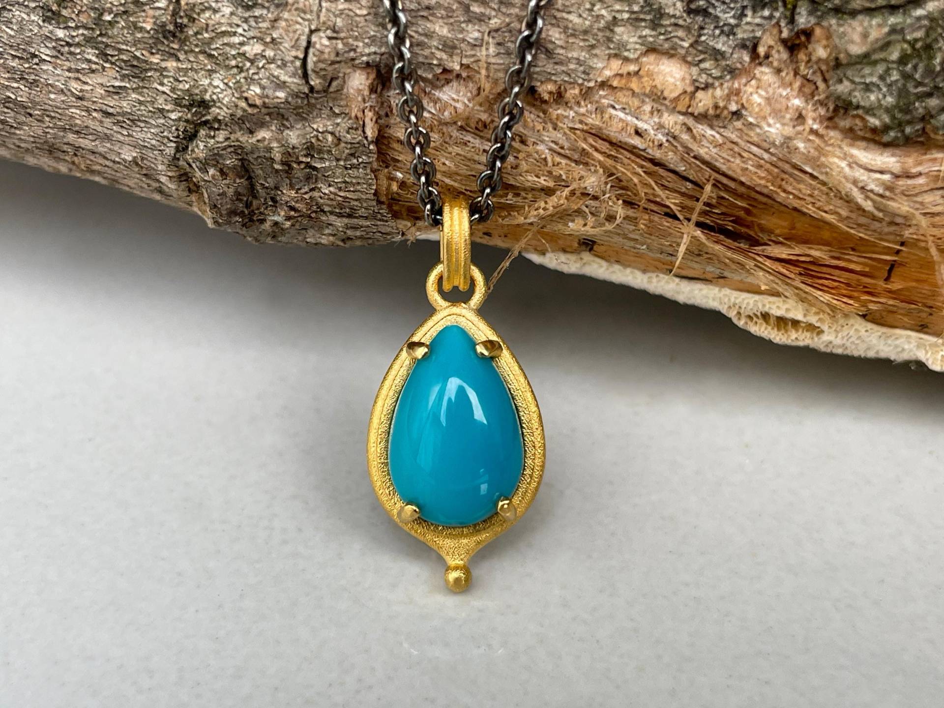 900 Gold Amulett Mit Einem Schneewittchen Türkis - 22 Karat Massives Tropfen Anhänger Vom Goldschmied von SternenstaubAtelier