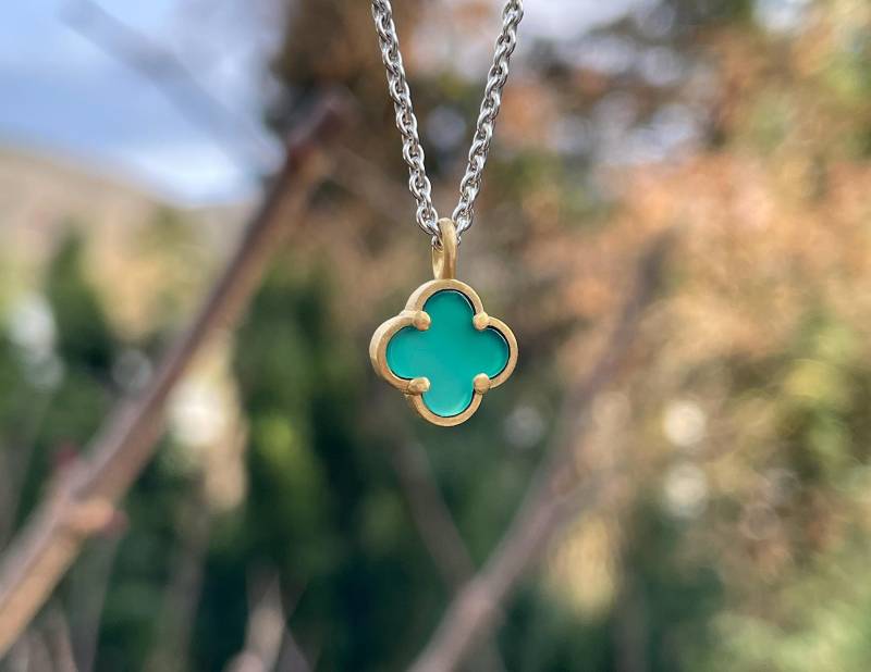 900 Gold Kleeblatt Charm Anhänger - Glücksbringer Aus 22 Karat Shamrock Vom Goldschmied Mit Ankerkette von SternenstaubAtelier