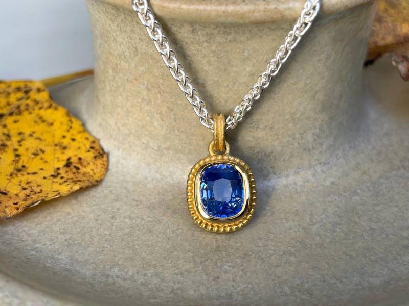 Ceylon Saphir Anhänger Aus 900Er Gold Mit Granulation. 2, 26 Karat Edelstein Zertifikat - Unikat 22 Vom Goldschmied von SternenstaubAtelier