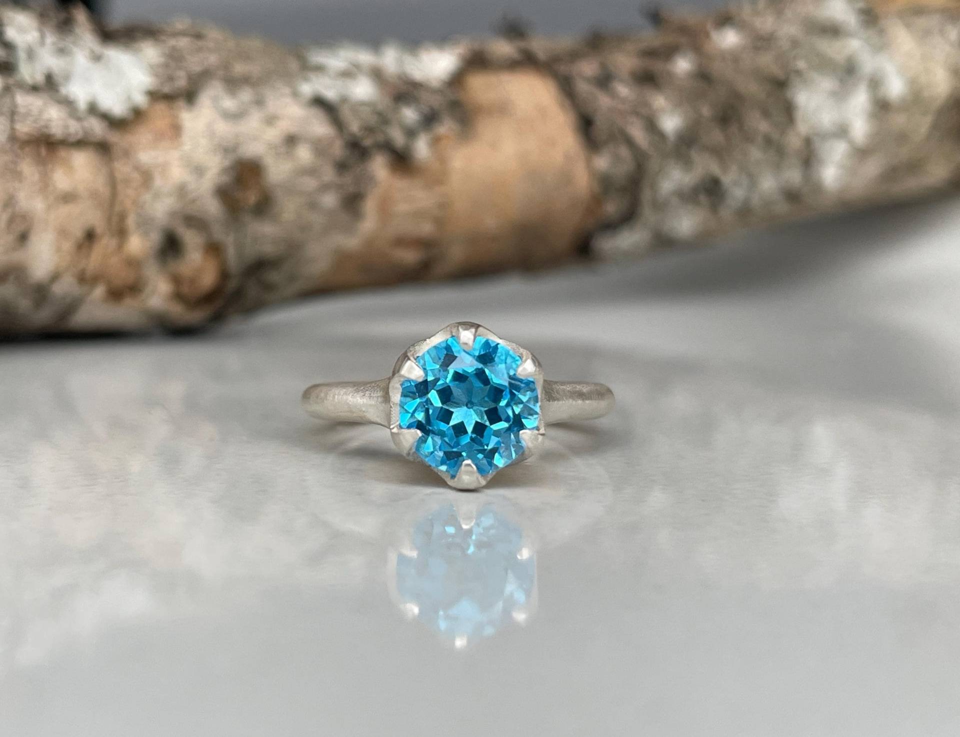 Eisiger Topazring Aus 925 Silber Mit Einem Topas Edelstein in Kräftigem Blau - Unikat Schmuckstück Vom Goldschmied Ring von SternenstaubAtelier