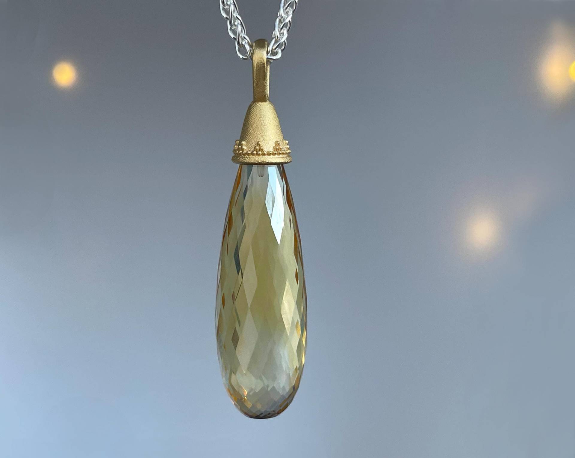 Gold - Citrin Tropfen Mit 900 Aufhängung Große Natürliche Edelstein Pampel in 22 Karat Vom Goldschmied An Einer Zopfkette von SternenstaubAtelier
