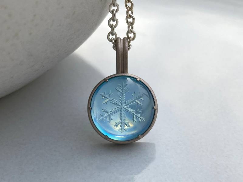 Großer 15, 3Ct Aquamarin - Schneeflocke Handgraviert Schwerer 750 Weißgold Anhänger Eiskristall Goldschmied Unikat Schmuckstück Gemme von SternenstaubAtelier