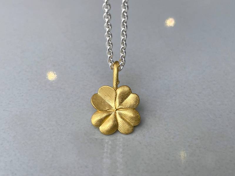 Kleeblatt Anhänger Aus Massivem 900 Gold, Glücksbringer 22 Karat Gold Vom Goldschmied " Happy New Year 2025" von SternenstaubAtelier