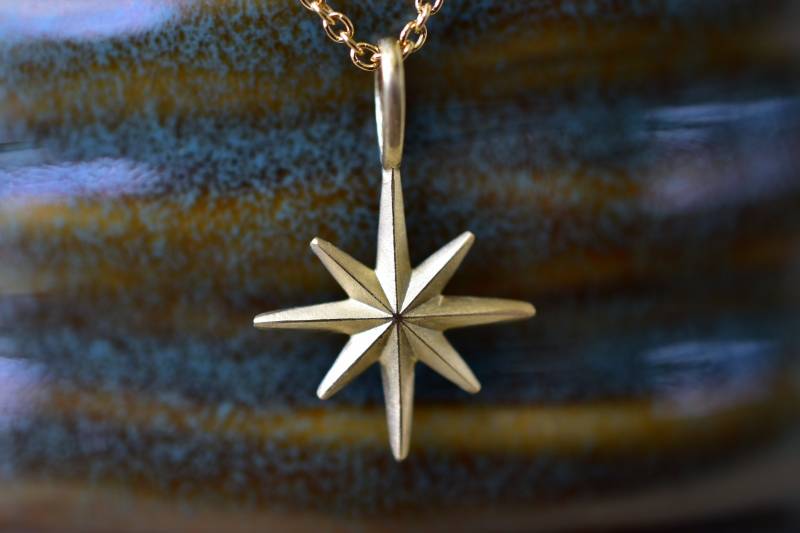 Kleiner 750Er Gelbgold Anhänger "Sternenstaub" 18 Karat Gold Stern An Einer Silbernen Ankerkette - Sternschnuppe Vom Goldschmied von SternenstaubAtelier