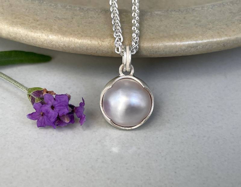 Perle Mit 925Er Silber - Bouton Perlen Anhänger Vom Goldschmied An Passender Zopfkette von SternenstaubAtelier