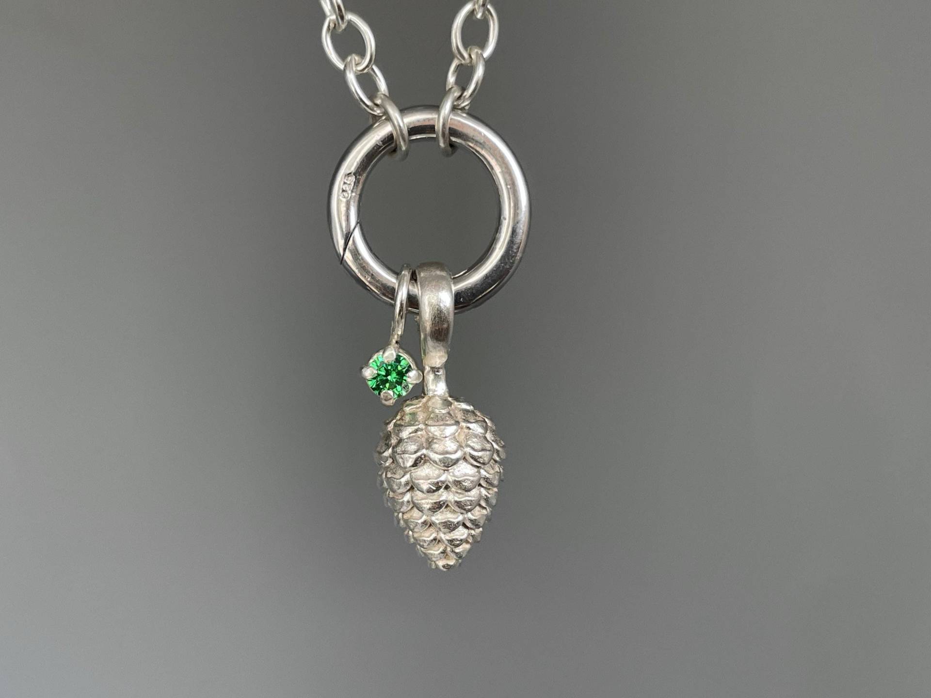 Pinienzapfen Anhänger Aus 925Er Silber Mit Einem Turmalin Edelstein Und Wechselverschluss Ankerkette in 50 cm Vom Goldschmied von SternenstaubAtelier