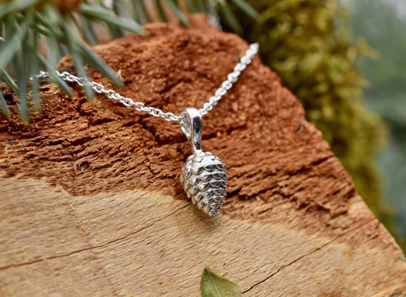Pinienzapfen Anhänger Aus 925Er Silber - Zapfen An Einer Passender Ankerkette Tannenzapfen Schwarzwald Vom Goldschmied von SternenstaubAtelier