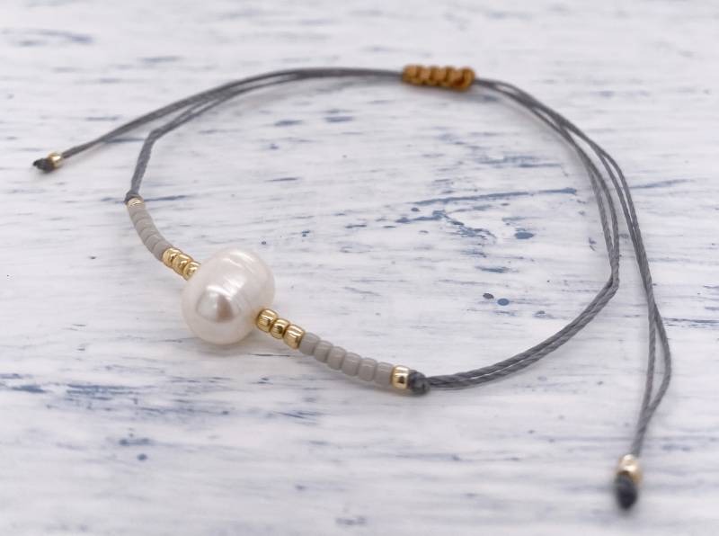 Armband Mit Echter Perle & Graues Band Verstellbar von Sternschnuppe1985