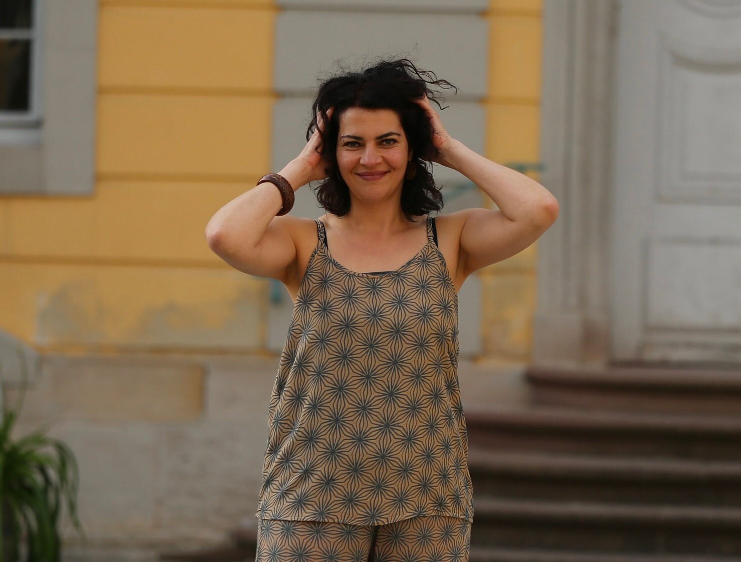 Damen Spaghetti Top // Sommertop Für Frauen Mit Sonnenprint in Beige Leichtes Tanktop Aus Viskose von SternstundeStore