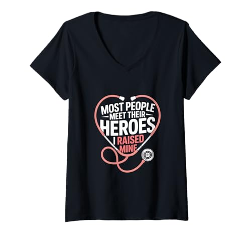 Damen Most People Meet Their Heroes I Raised Mine Pflege Mama T-Shirt mit V-Ausschnitt Damen Most People Meet Their Heroes I Raised Mine Pflege Mama T-Shirt mit V-Ausschnitt von Stethoskop Herz Pflege Krankenpflege Mutter