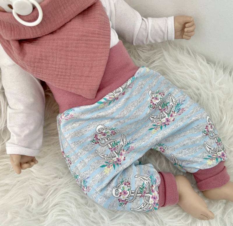2Tlg Baby Erstlings Set Anker Altrosa Blumen Romantik Pumphose Mütze Lätzchen Neugeborenen Maritim Geschenk Geburt Taufe Mädchen Geschenkset von Steuerbord