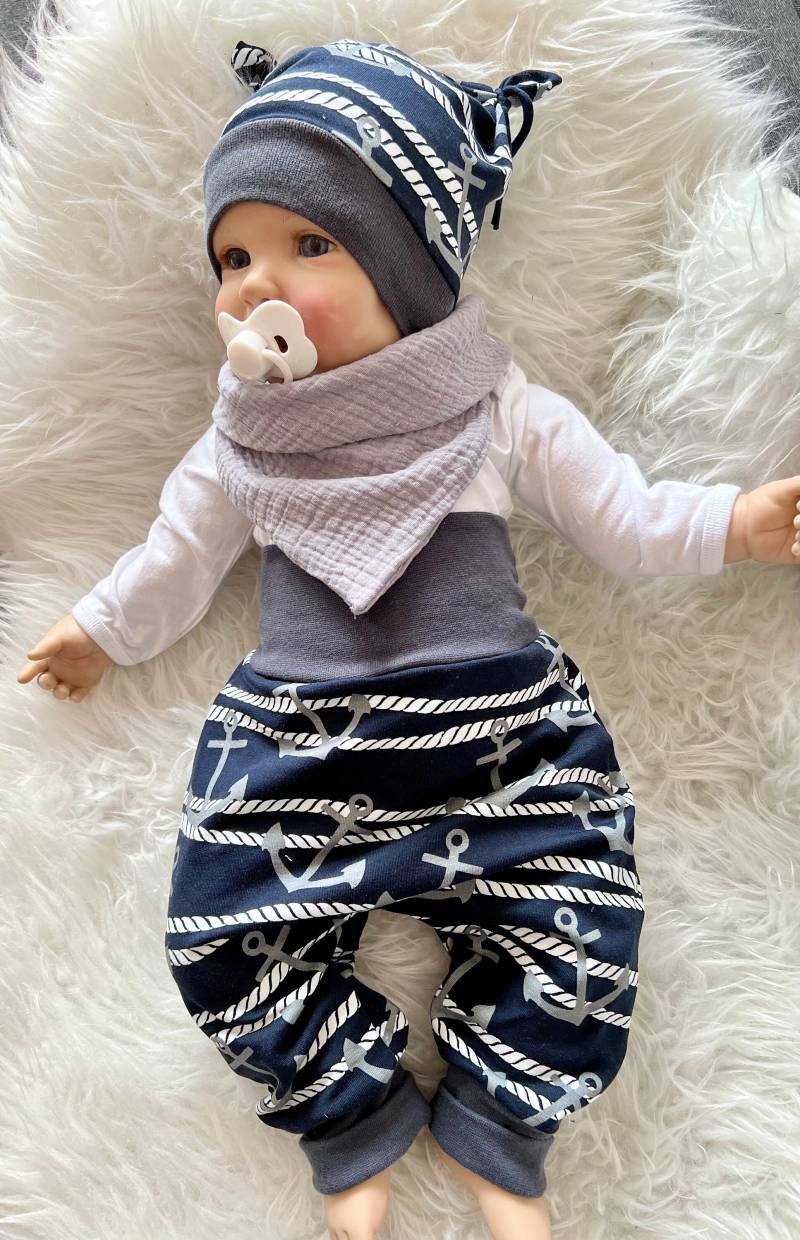 Baby Anker Pumphose Mütze Maritim Geschenkset Geburt Taufe Newborn Neugeborene Blau Junge Neutral Grau von Steuerbord