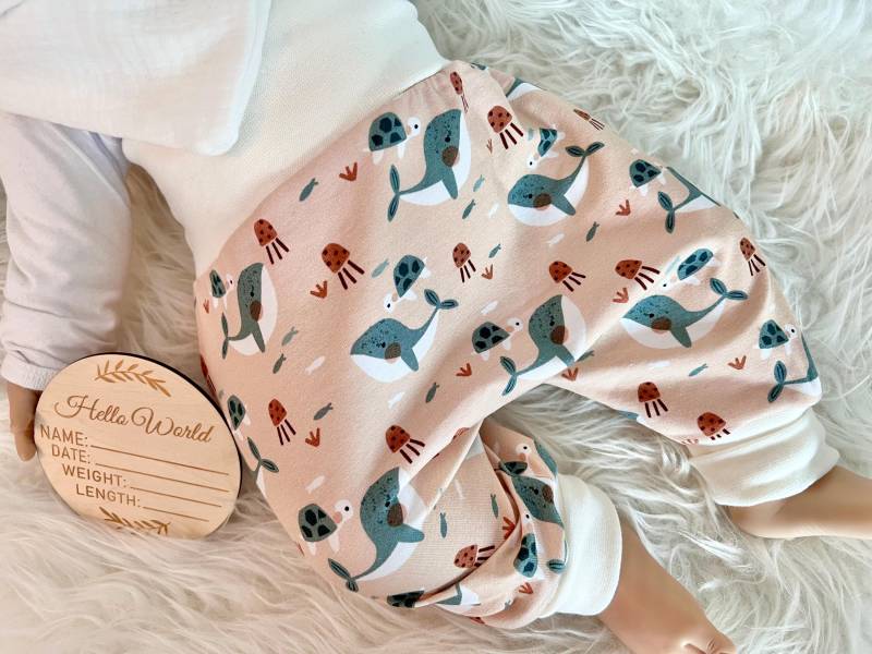 Baby Kind Wale Pumphose Gr. 50-98 Erstlingsset Mütze Tuch Homecoming Outfit Hose Mitwachshose Neugeborenen Geschenkset Geschenk Geburt von Steuerbord