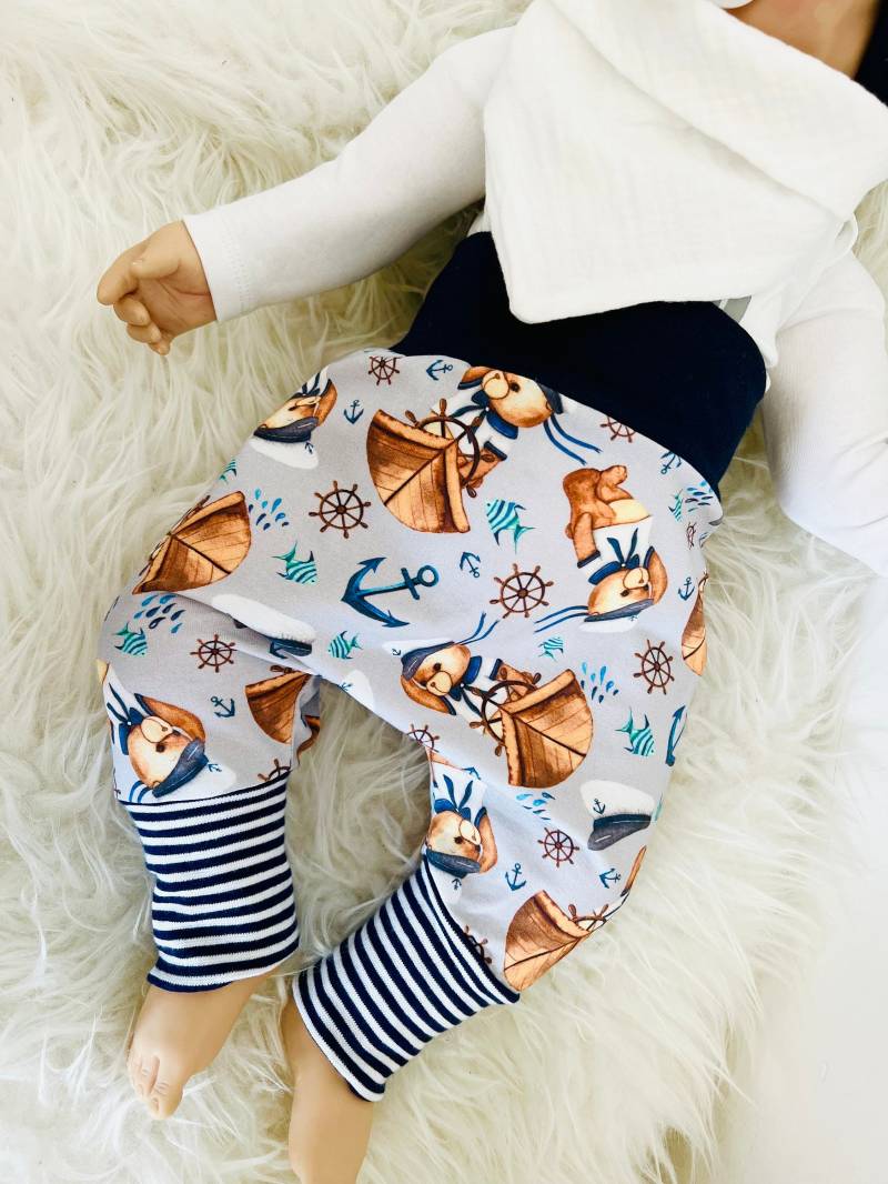 Kapitän Teddy Baby Hose Pumphose Mütze Tuch Mitwachshose Neugeborenen Geschenk Geburt Taufe Geschenkset Maritim Homecomming von Steuerbord