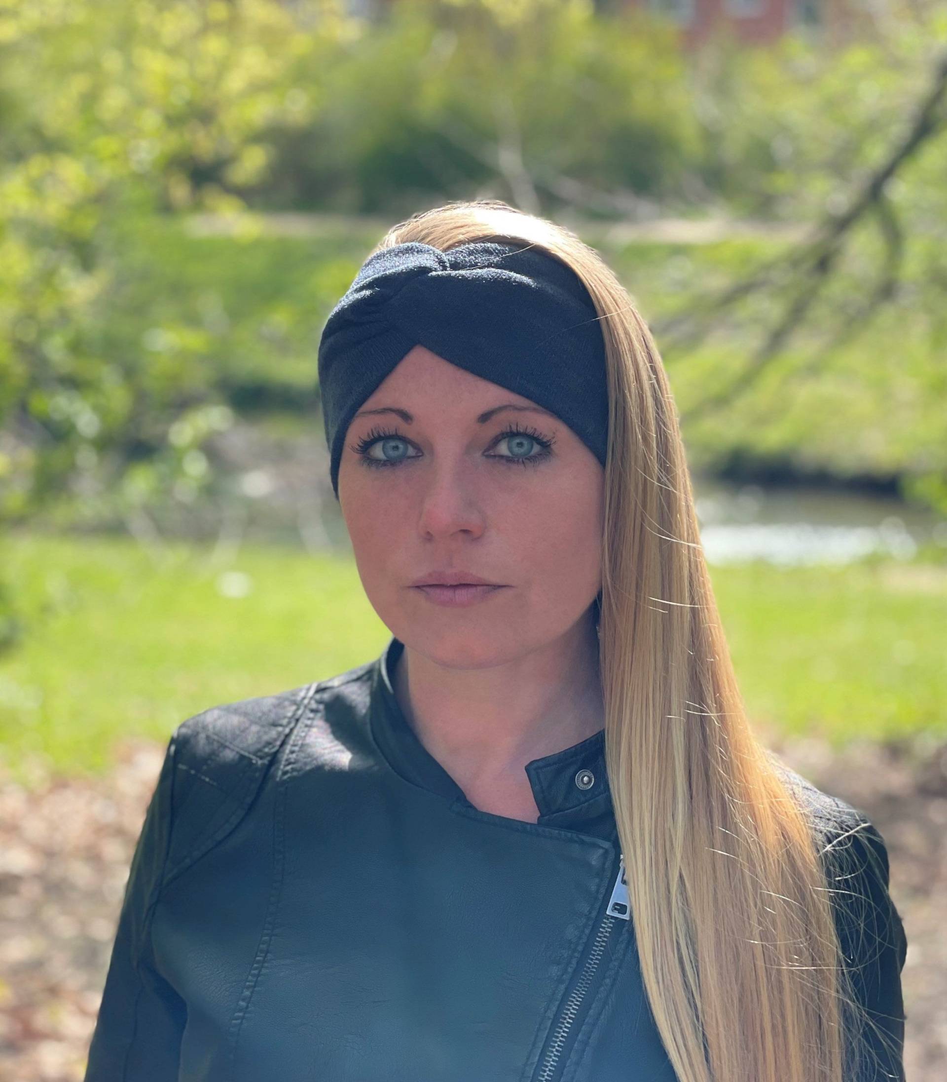 Leichtes Fein-Strick Stirnband/Haarband Blau-Grau Meliert Mit Twist Knoten Turban Damen Herbst Frühjhar Übergang von Steuerbord