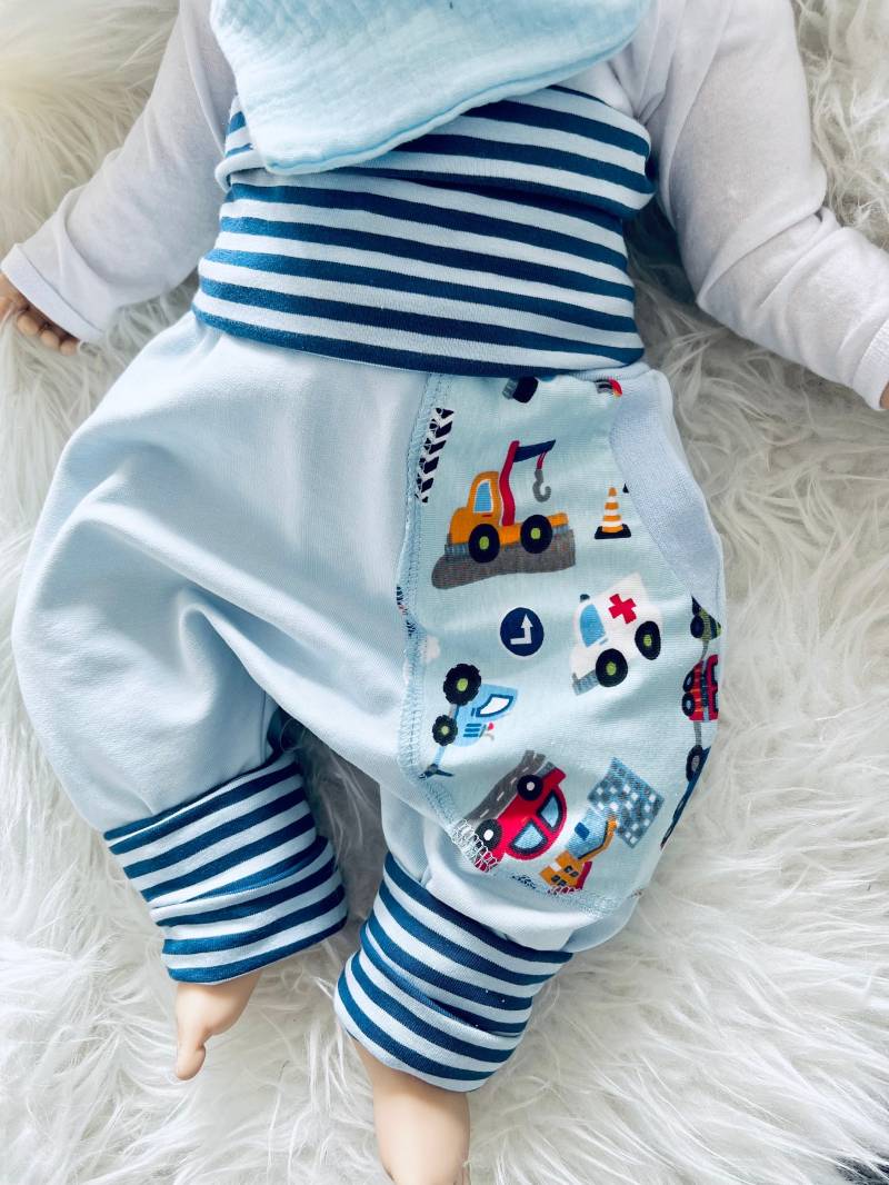 Süße Baby Hose Pumphose " Autos Mütze Lätzchen Hellblau Ringel Fahrzeuge Baustelle Junge Jungs Mitwachsen Mitwachsend Geschenk Geburt von Steuerbord
