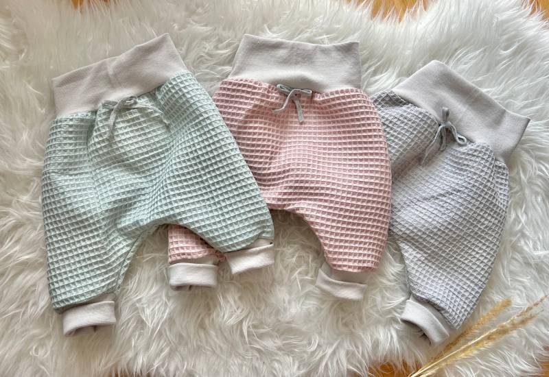 Waffelpique Pumphose , Tuch Lätzchen Mint Rosa Grau Set Junge Mädchen Geschenk Geburt Taufe Geschenkset Mitwachshose Waffelpique Pumphose , Tuch Lätzchen Mint Rosa Grau Set Junge Mädchen Geschenk Geburt Taufe Geschenkset Mitwachshose von Steuerbord