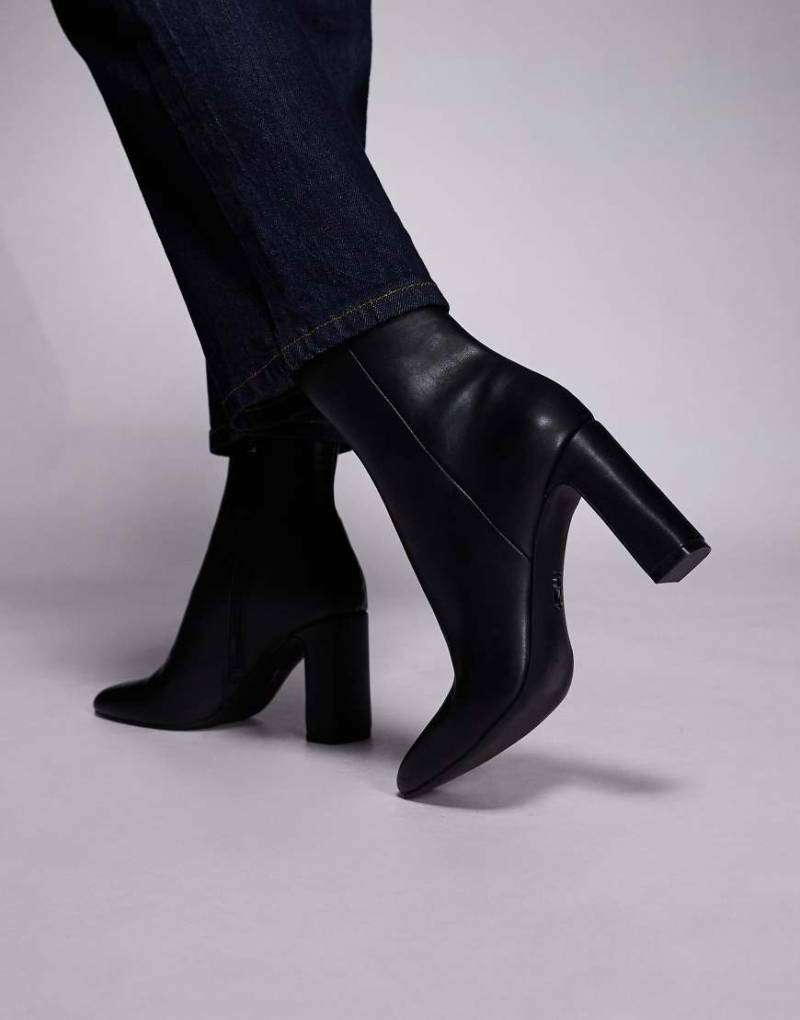 Steve Madden - Adelisa - Ankle-Boots aus Leder in Schwarz mit runder Zehenpartie von Steve Madden