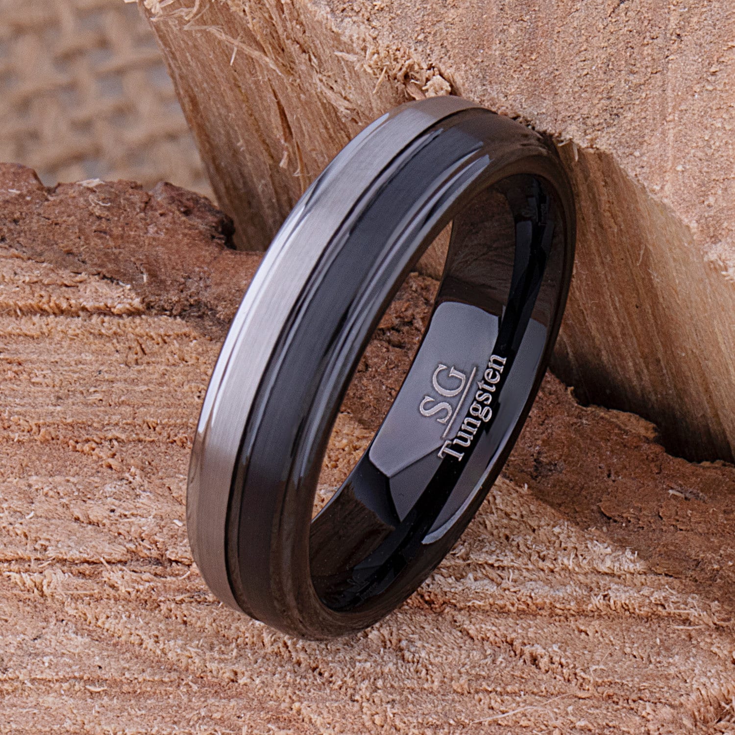 Unisex Wolfram Ehering 6mm Breit Mit Schwarzem Überzug Und Flache Gebürstete Oberfläche, Einzigartiger Zweifarbiger Ring Für Männer Frauen von StevenGDesigns