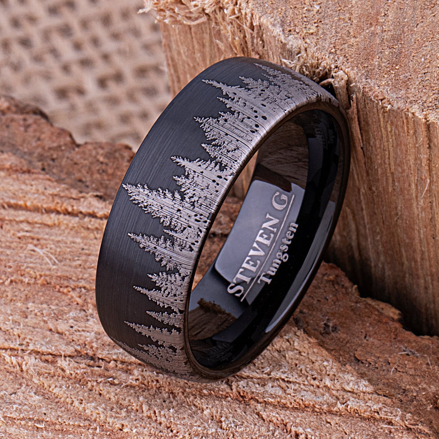 Wald Wolfram Ring, Schwarze Herren Ehering Oder Mans Verlobungsring 8mm Breit, Versprechen Ring Jubiläum Band Für Ihn, Baum Wolframring von StevenGDesigns